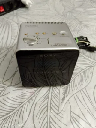 Radio Reloj Sony ICF-C10W Años 80