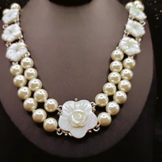 Collana perle due fili e cammeo floreale