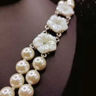 Collana perle due fili e cammeo floreale