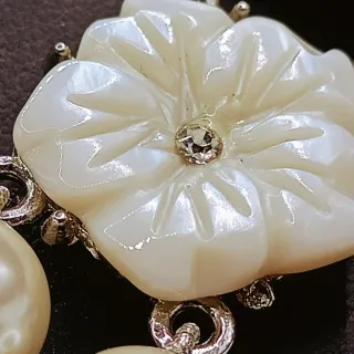 Collana perle due fili e cammeo floreale