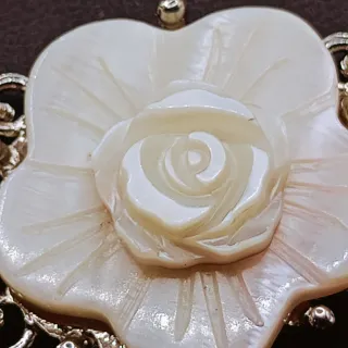 Collana perle due fili e cammeo floreale