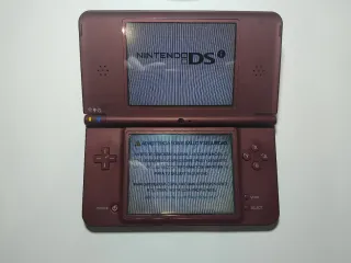 Nintendo DSi XL Granate
