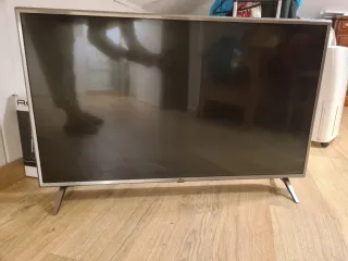 Televisión LG Plata para reparar