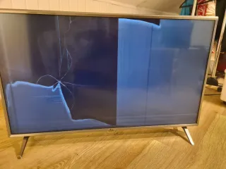 Televisión LG Plata para reparar
