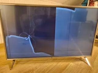 Televisión LG Plata para reparar