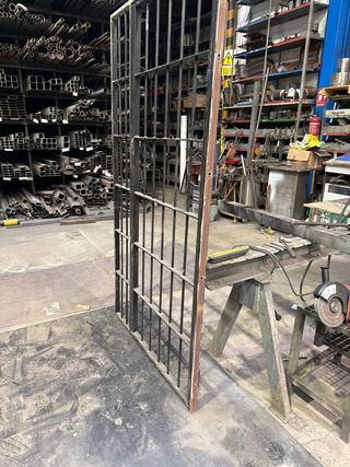 Puerta reja, reforzada, pintada de negro120x220cm