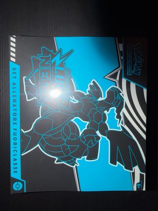 Pokemon Set Allenatore Luce Nera Sigillato ITA