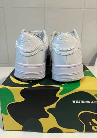 Zapatillas BAPE de charol blancas