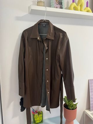 Sobrecamisa cuero marrón