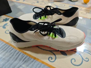 Zapatillas Under Armour HOVR Sonic 5 Beige 44