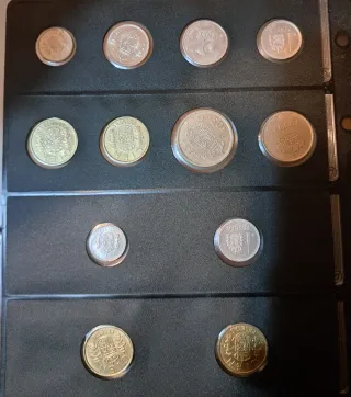 Monedas años 1984 y 1985 completo en hoja pardo