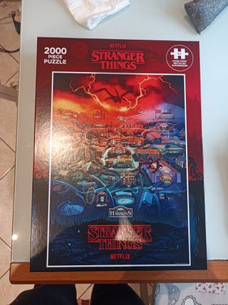 Puzzle 2000 pezzi Stranger Things Limited Edition.