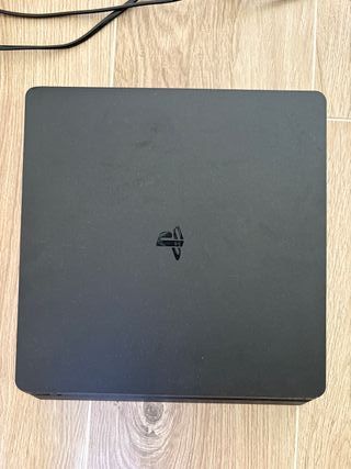 PS4 (PlayStation 4) Negra con Mando