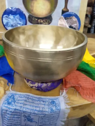 CUENCO TÍBET 20,5 C JHUMKA 1490 G HECHO A MANO