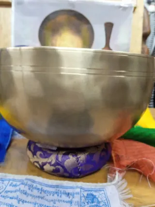 CUENCO TÍBET 20,5 C JHUMKA 1490 G HECHO A MANO