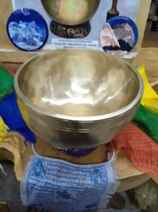 CUENCO TÍBET 20,5 C JHUMKA 1490 G HECHO A MANO