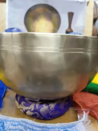 CUENCO TÍBET 20,5 C JHUMKA 1490 G HECHO A MANO