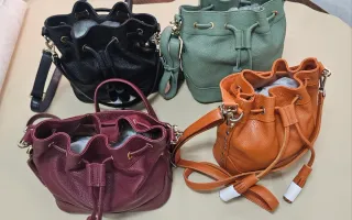 Bolsos de Piel Artesanales y Sandalias Nuevos