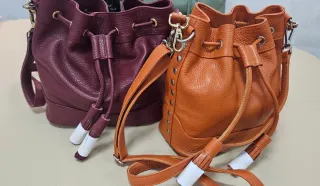 Bolsos de Piel Artesanales y Sandalias Nuevos