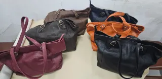 Bolsos de Piel Artesanales y Sandalias Nuevos