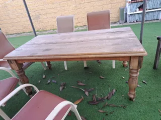 Mesa y 2 sillas madera para restaurar teka