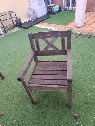 Mesa y 2 sillas madera para restaurar teka