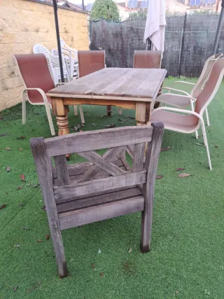Mesa y 2 sillas madera para restaurar teka