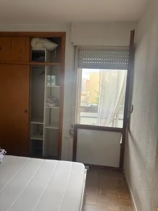 Se alquila habitación