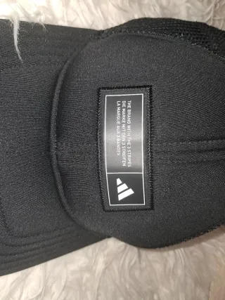 Gorra Adidas Negra, buena calidad.