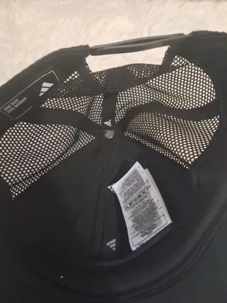 Gorra Adidas Negra, buena calidad.