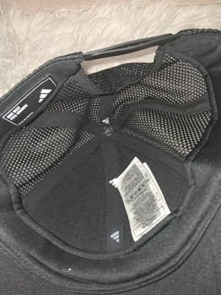 Gorra Adidas Negra, buena calidad.