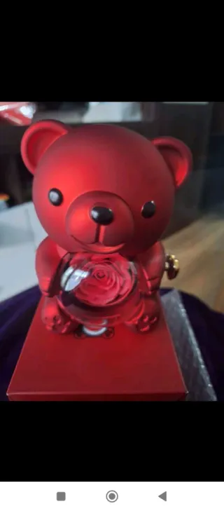 Oso de peluche rojo con rosa