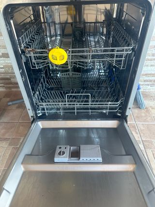 Lavavajillas Infiniton para piezas o reparación