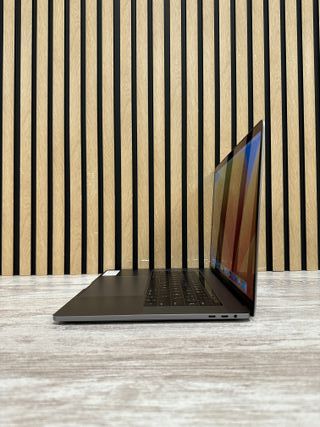 MacBook Pro 15" 2017 i7 16gb 500gb SSD