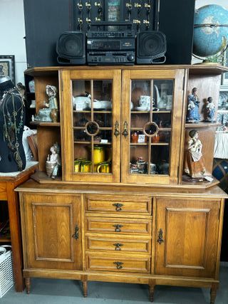 Aparador vitrina vintage madera y cristal