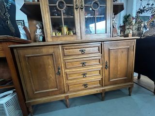 Aparador vitrina vintage madera y cristal