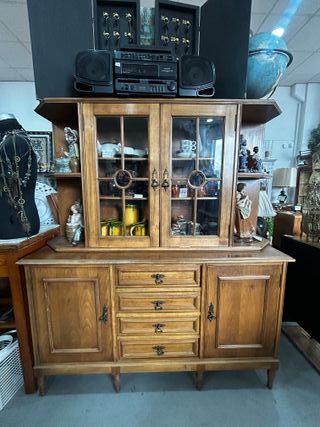 Aparador vitrina vintage madera y cristal