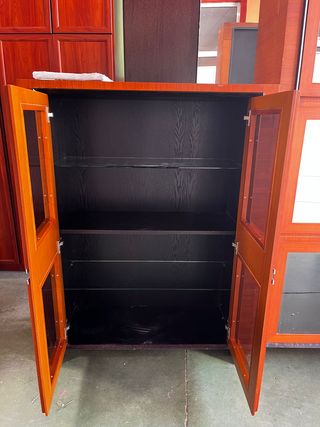 Juego 2 vitrinas madera y cristal