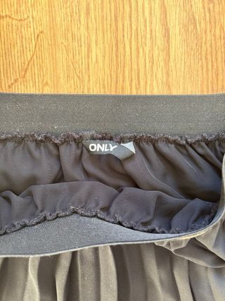 Falda plisada Only negra