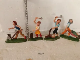 Pastori presepe, 5 euro cad.