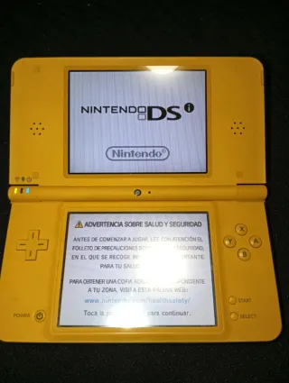 Nintendo DSi XL Amarilla
