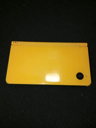 Nintendo DSi XL Amarilla