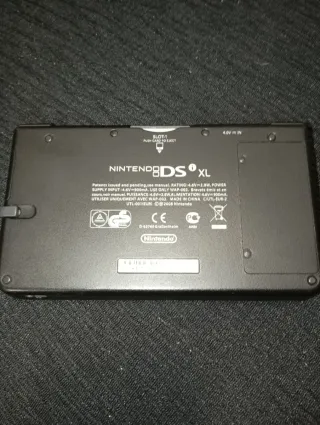 Nintendo DSi XL Amarilla