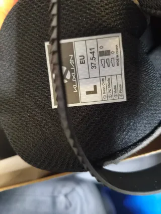 Patines en línea negros y rosas