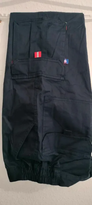 Pantalón de trabajo negro y rojo,con forro térmico