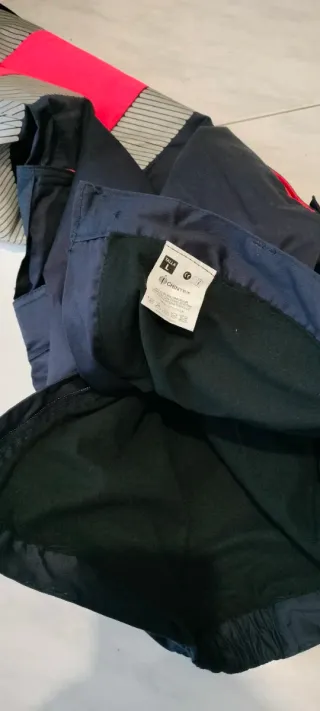 Pantalón de trabajo negro y rojo,con forro térmico