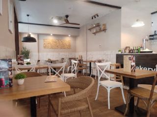 Mobiliario de cafetería y panadería (no traspaso )