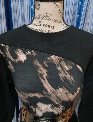 Abito midi nero elasticizzato