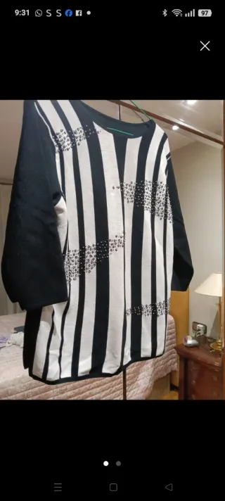 Blusa estampada con cremallera