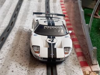 Coche de slot Hornby Ford GT blanco No 4